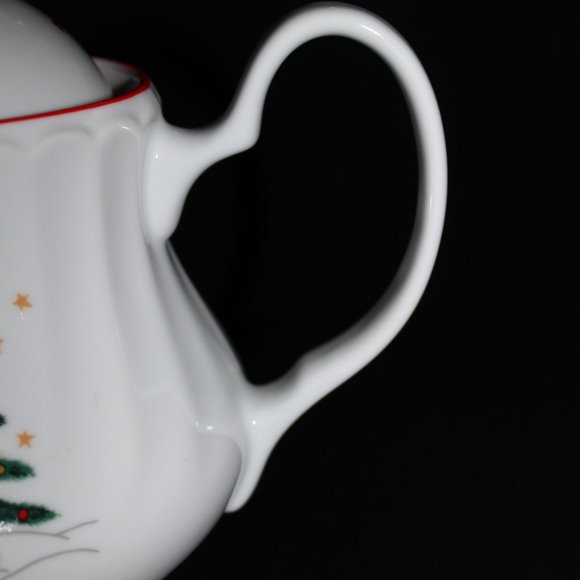 Kopin Christmas Pleasure Teapot | Vintage Christmas Tea Pot - Picture 12 of 12